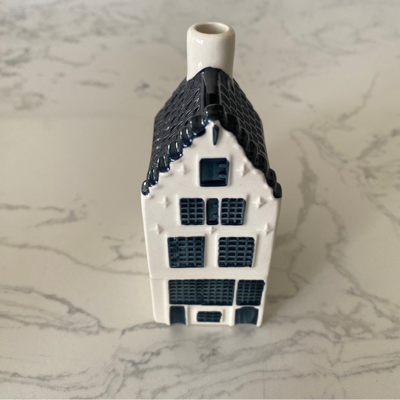 KLM #50 Blue Delft House by BOLS - Picture 1 of 7